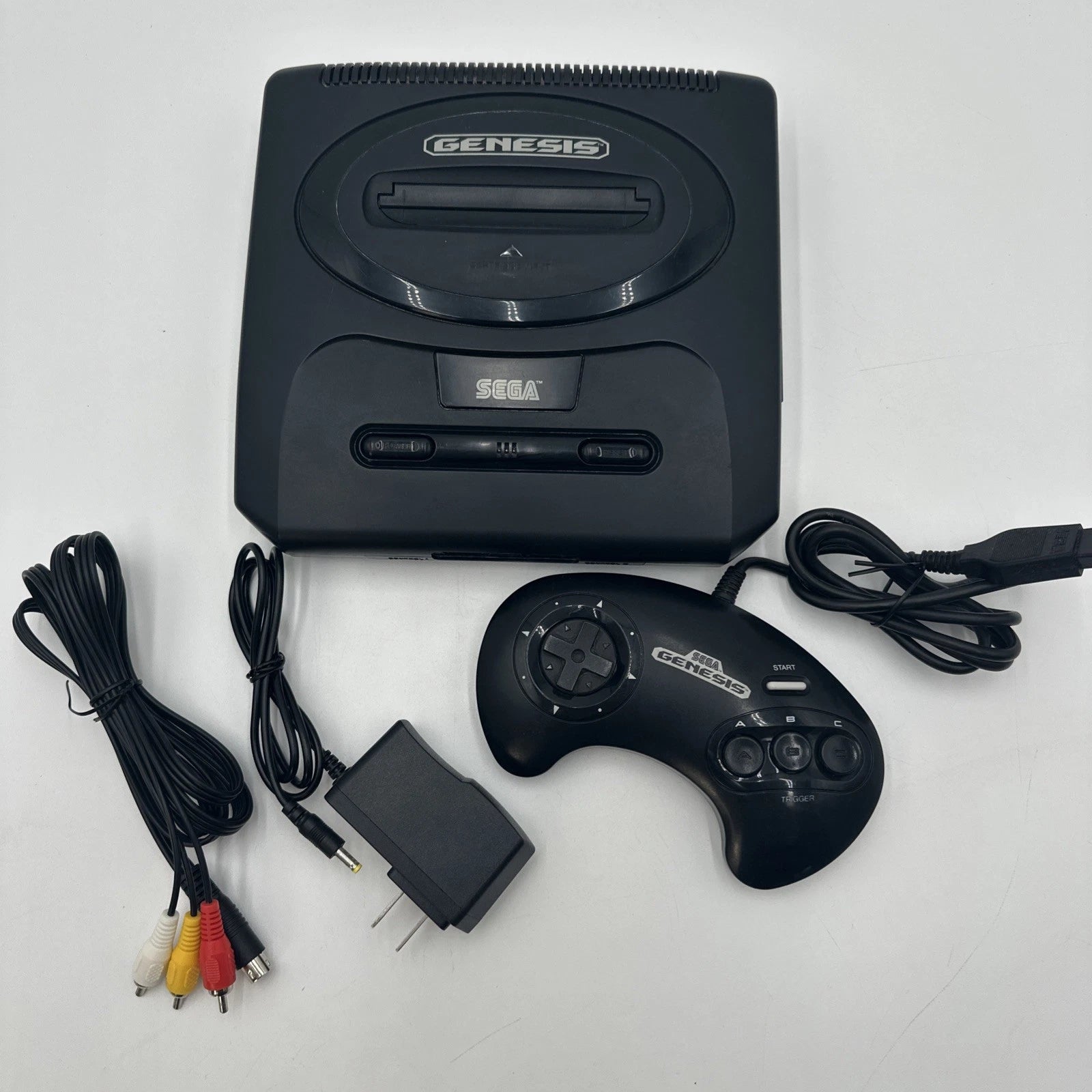 Sega Genesis (2nd Gen) Console & Controller Bundle – Rock 30 Games